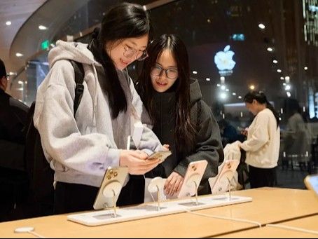 Apple to Close retail store in China for the first time: Dalian Parkland Mall Shuts Down | Apple will first close retail stores in China: the company’s total 56 stores there; Now planning to open new stores in India-UAE markets